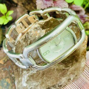 DKNY NY-3889 Barrel Case/Silver Dial/Stainless Steel Case/Bracelet Band Watch